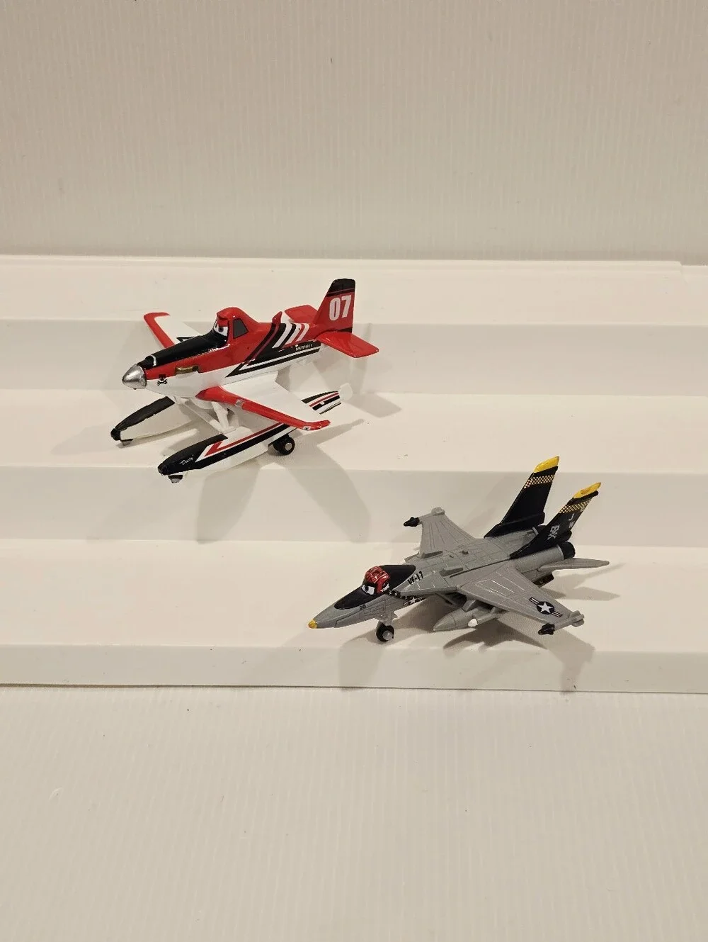 Disney Pixar Deluxe Planes Diecast Aircraft Set Bravo Dusty Crophopper